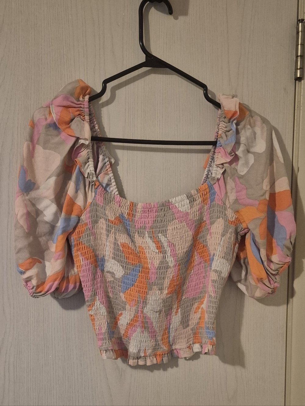 Saltwater Luxe Anna Smocked Puff-Sleeve Top — Abstract Floral (Size S) | NWT